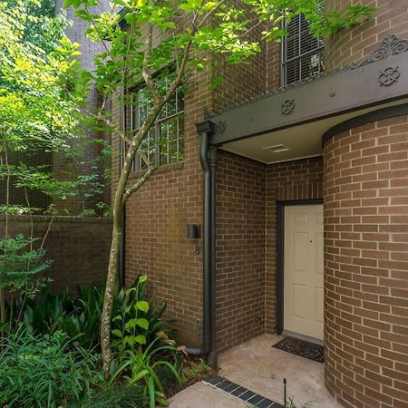 Unique Townhome Next To Memorial Park With Two Car Garage Houston Exterior photo