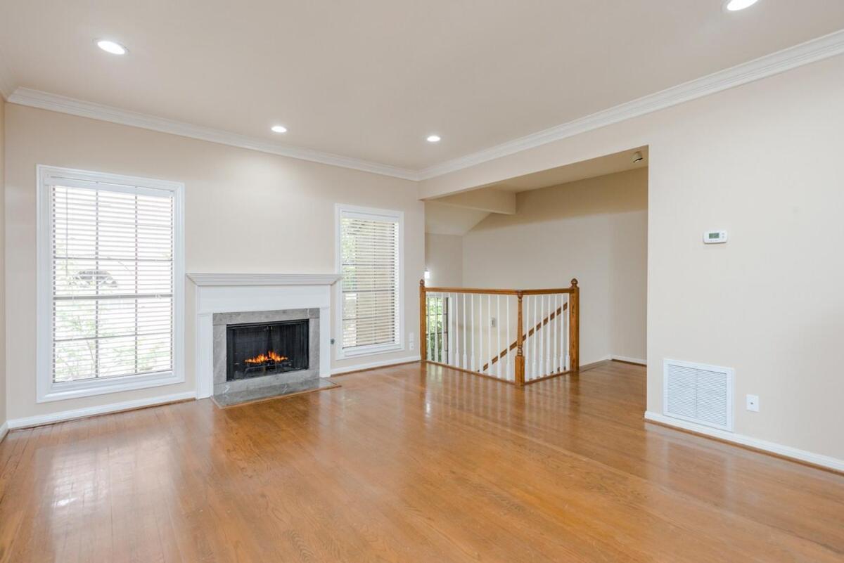 Unique Townhome Next To Memorial Park With Two Car Garage Houston Exterior photo