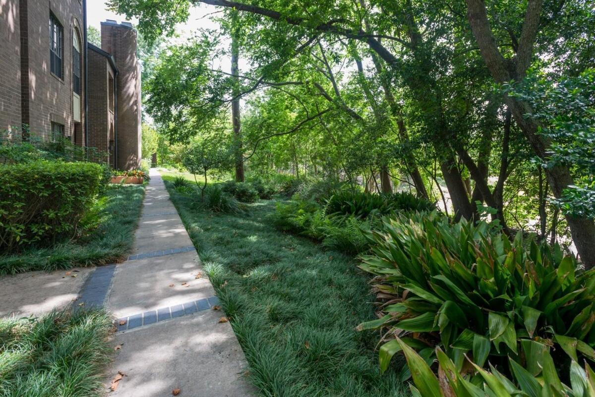 Unique Townhome Next To Memorial Park With Two Car Garage Houston Exterior photo