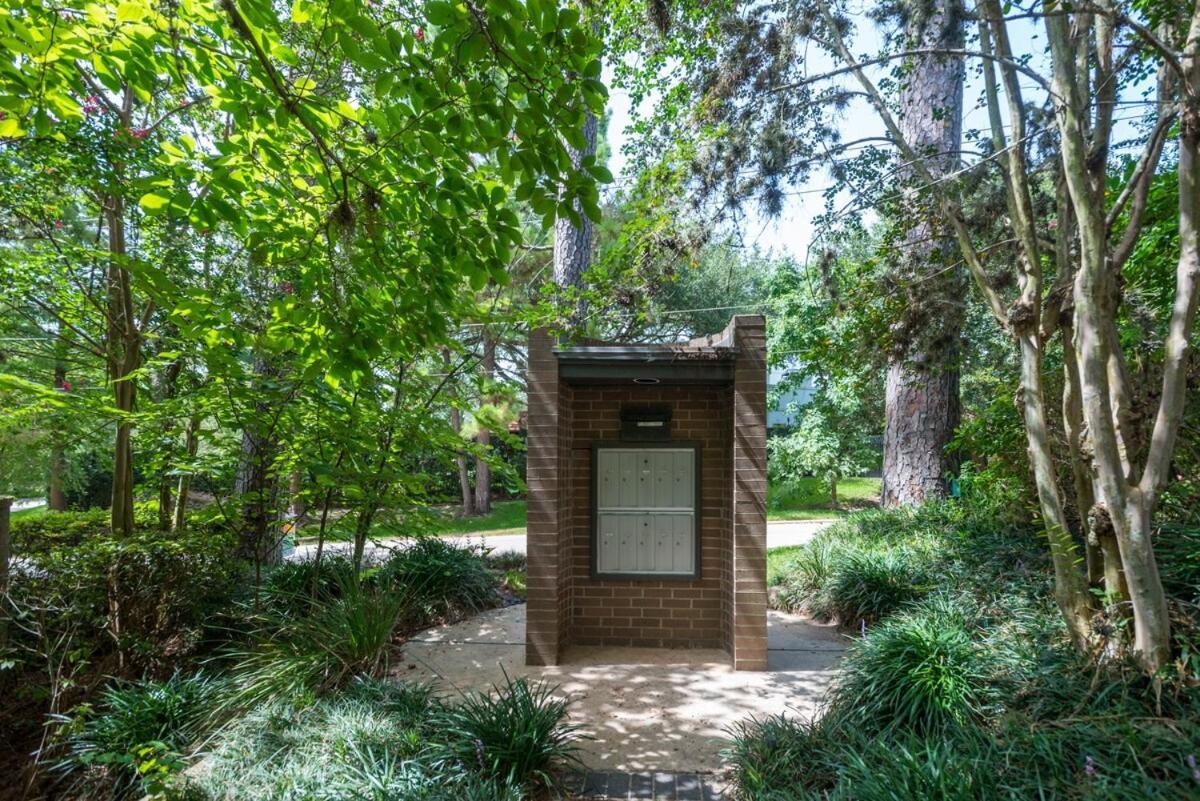 Unique Townhome Next To Memorial Park With Two Car Garage Houston Exterior photo