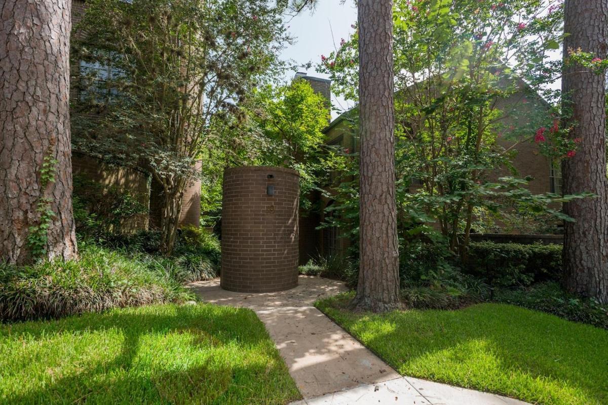 Unique Townhome Next To Memorial Park With Two Car Garage Houston Exterior photo