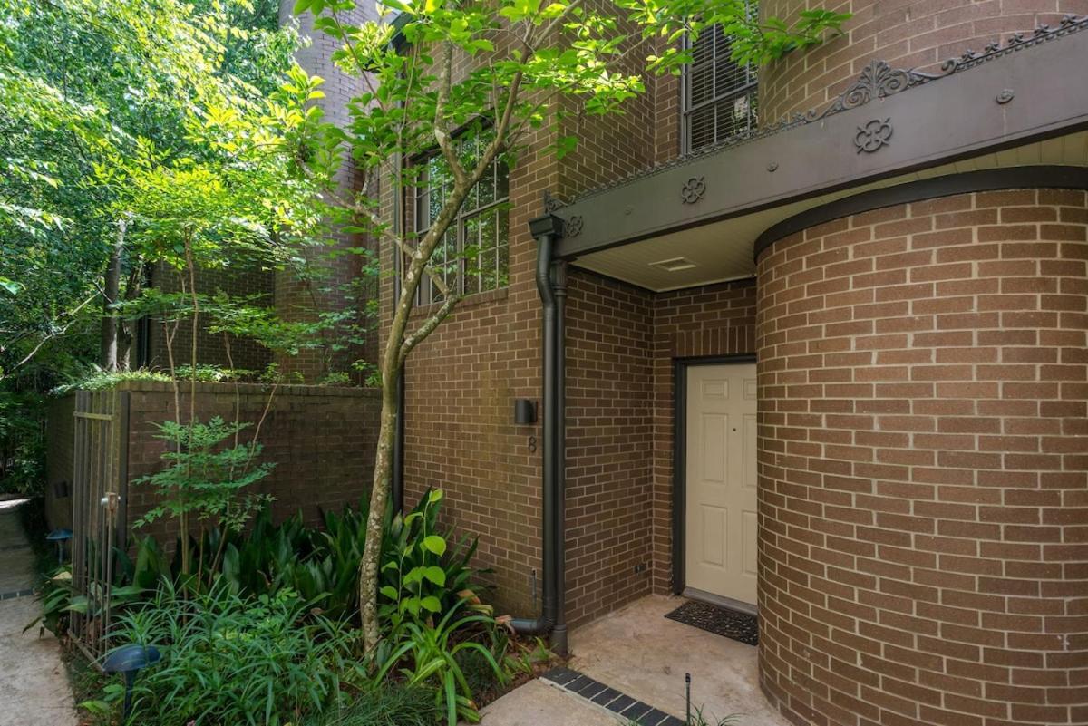 Unique Townhome Next To Memorial Park With Two Car Garage Houston Exterior photo